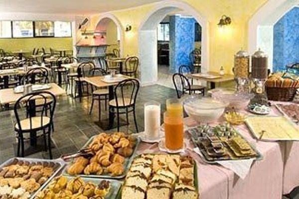 Hotel Queen Mary (Cattolica)